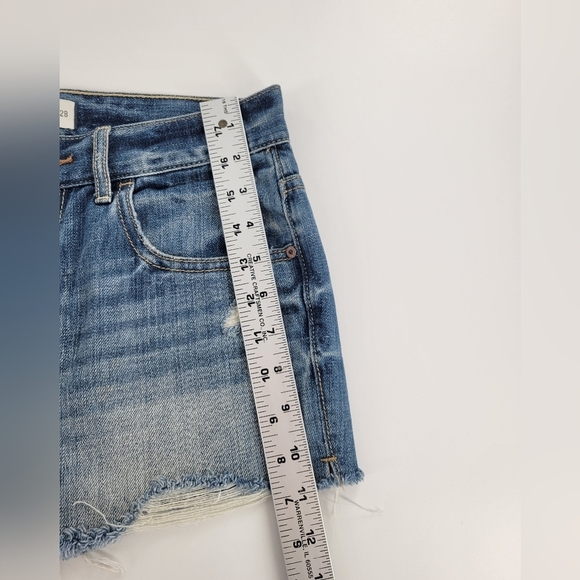 Abercrombie & Fitch high rise denim shorts Size 6 - Picture 3 of 6